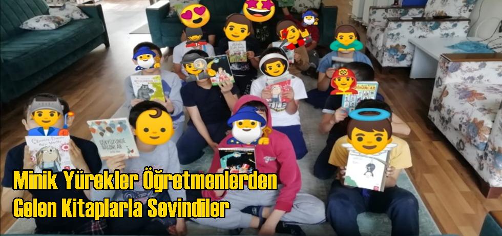 Minik Yürekler Öğretmenlerden Gelen Kitaplarla Sevindiler