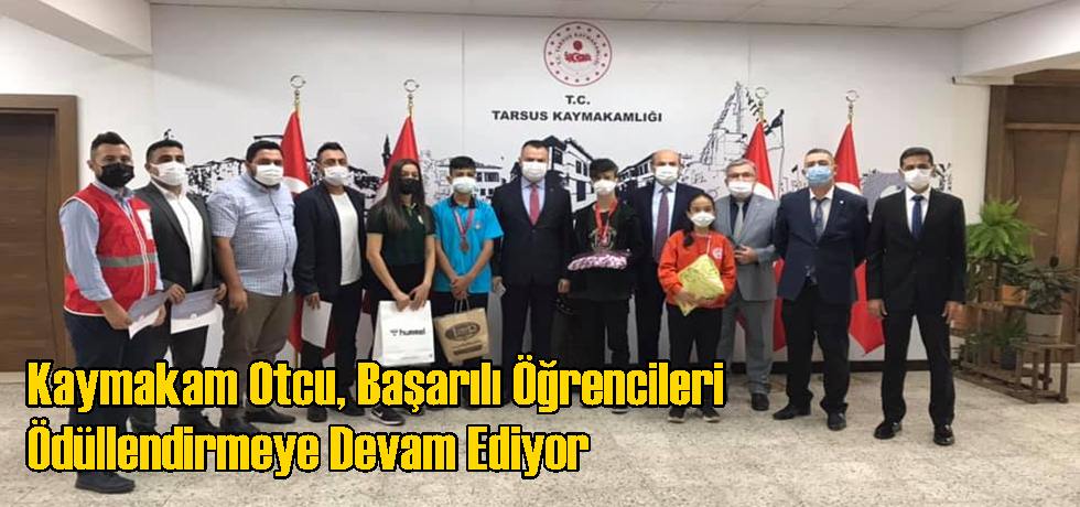 Tarsus Kaymakamı Kadir Sertel Otcu, Başarılı Öğrencileri Ödüllendirmeye Devam Ediyor